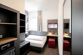 SMARTY Airport Cologne Hotel