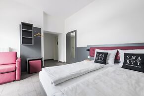 SMARTY Airport Cologne Hotel