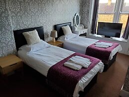 The Queens Arms Hotel