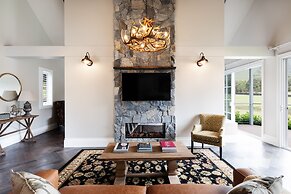 Brokenback Views Country Estate