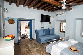 Gavrion's Nest  - Premium Cycladic Studio