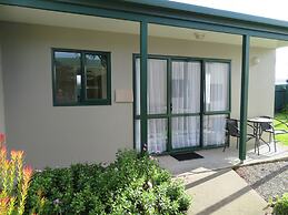 Commodore Court Motel