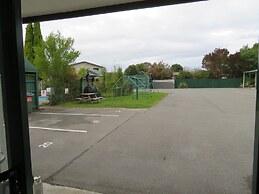 Commodore Court Motel