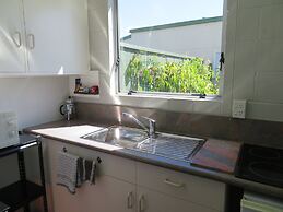 Commodore Court Motel