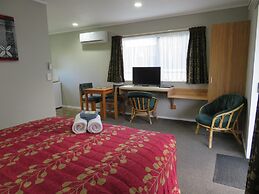 Commodore Court Motel