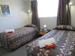 Commodore Court Motel