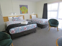 Commodore Court Motel