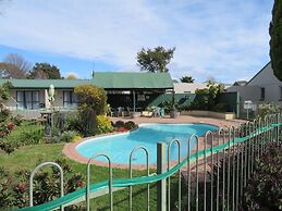 Commodore Court Motel