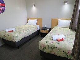 Commodore Court Motel