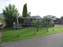 Commodore Court Motel