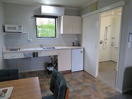 Commodore Court Motel