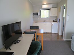 Commodore Court Motel