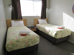 Commodore Court Motel