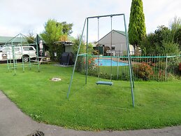 Commodore Court Motel