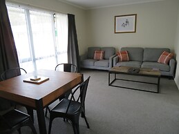 Commodore Court Motel