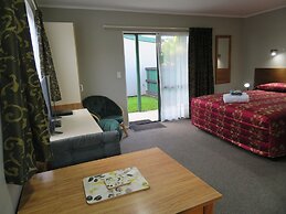 Commodore Court Motel