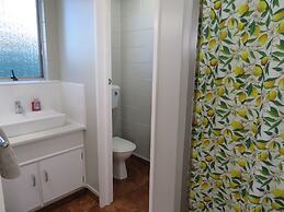 Commodore Court Motel