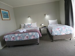 Commodore Court Motel