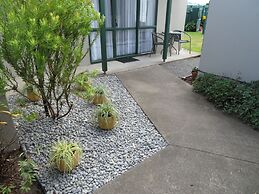 Commodore Court Motel