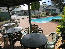 Commodore Court Motel