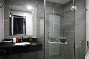 V House 6 Serviced Apartment