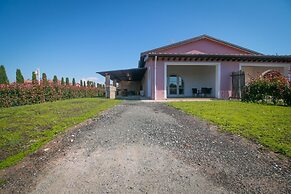 Appartamento Palazzeta With Pool, Near the Sea