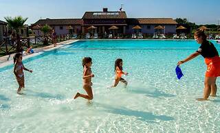 Appartamento Palazzeta With Pool, Near the Sea