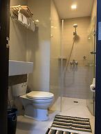 101 Newport Condo Across the Airport