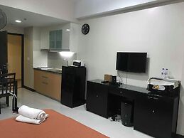 101 Newport Condo Across the Airport