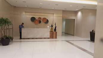 101 Newport Condo Across the Airport