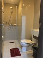 101 Newport Condo Across the Airport