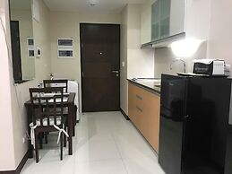 101 Newport Condo Across the Airport