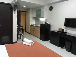 101 Newport Condo Across the Airport