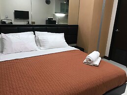 101 Newport Condo Across the Airport