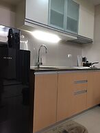 101 Newport Condo Across the Airport