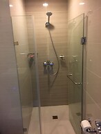 101 Newport Condo Across the Airport