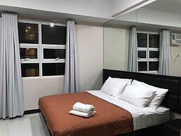 101 Newport Condo Across the Airport