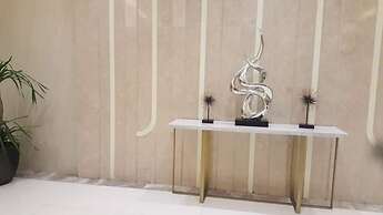 101 Newport Condo Across the Airport