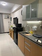 101 Newport Condo Across the Airport