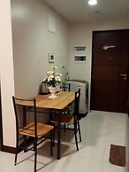 101 Newport Condo Across the Airport