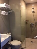 101 Newport Condo Across the Airport