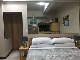 101 Newport Condo Across the Airport