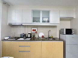 101 Newport Condo Across the Airport