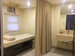 101 Newport Condo Across the Airport