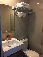 101 Newport Condo Across the Airport