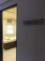 101 Newport Condo Across the Airport