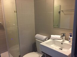 101 Newport Condo Across the Airport