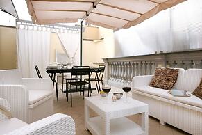 Apartment With Beautiful Terrace in the Historical Center of Pietrasan