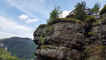 Die Burg Schöna - In a national park
