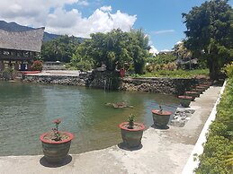 Zoe's Paradise Waterfront Hotel